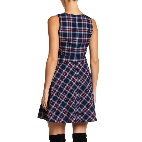 Donna Morgan Fit & Flare Crepe Dress Sz 8 Womans Navy Red Plaid Sleeveless - Picture 3 of 13